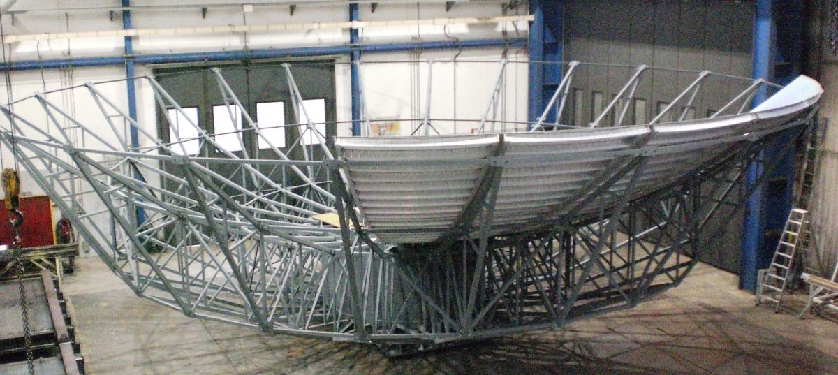Struttura riflettore antenna telecomunicazioni